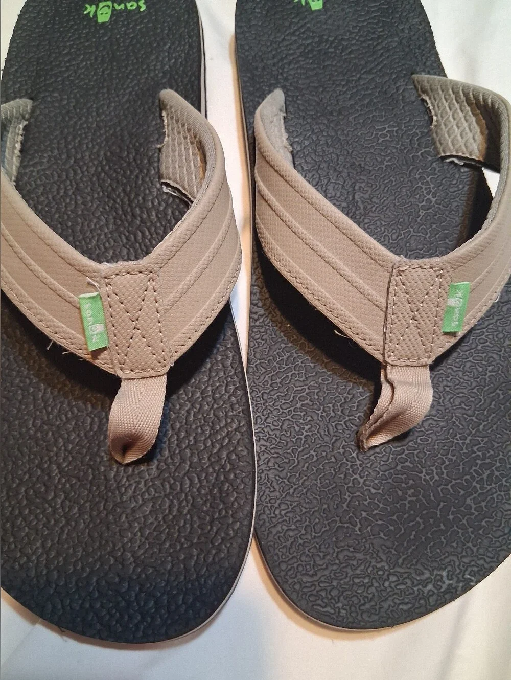 Sanuk Men's Beer Cozy 2 Flip Flops Brown Black Yoga Mat Sandals Casual Comfy
